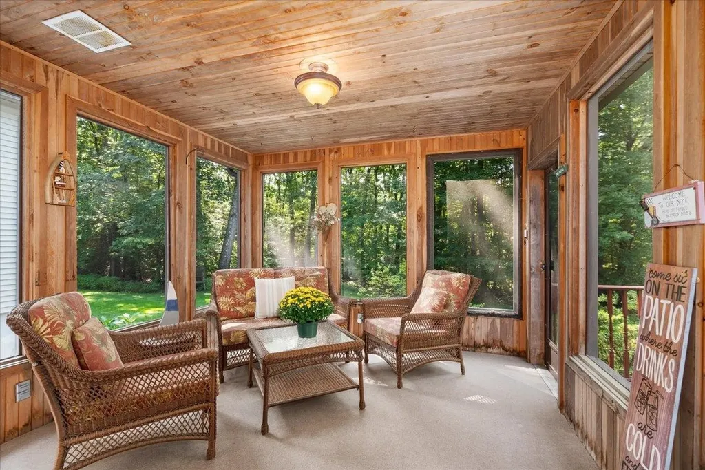 17 Melba Drive Hudson NH 03051