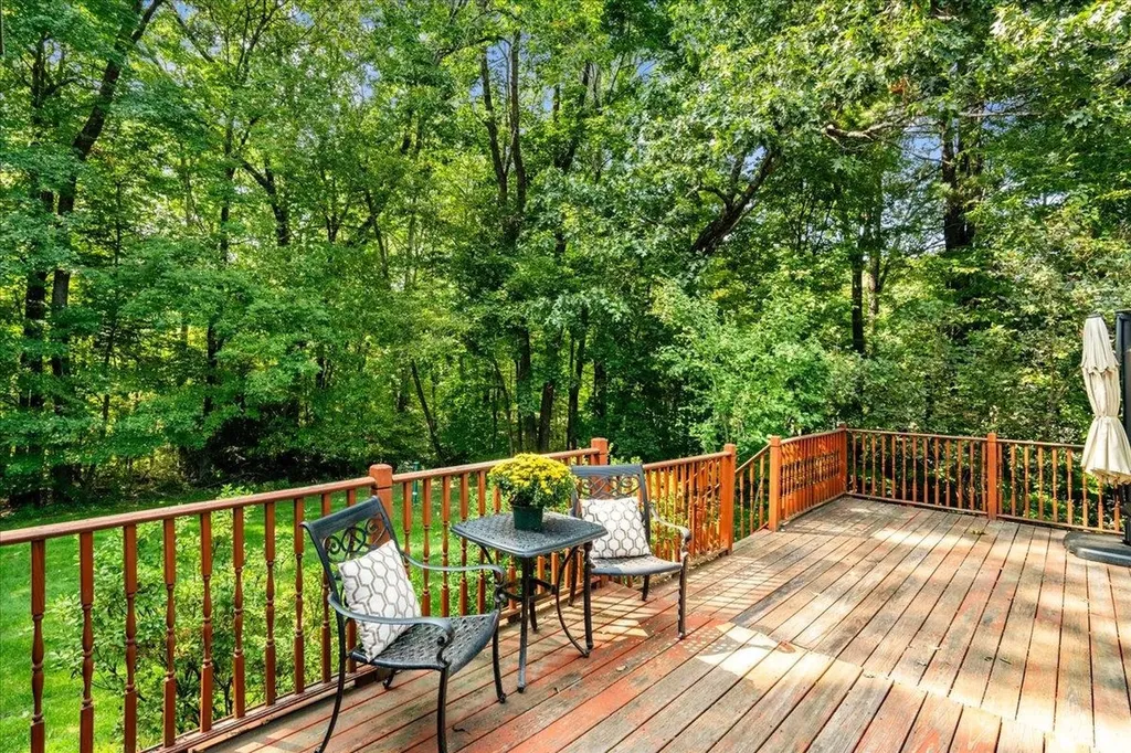 17 Melba Drive Hudson NH 03051