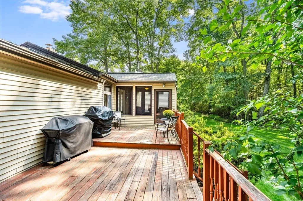 17 Melba Drive Hudson NH 03051