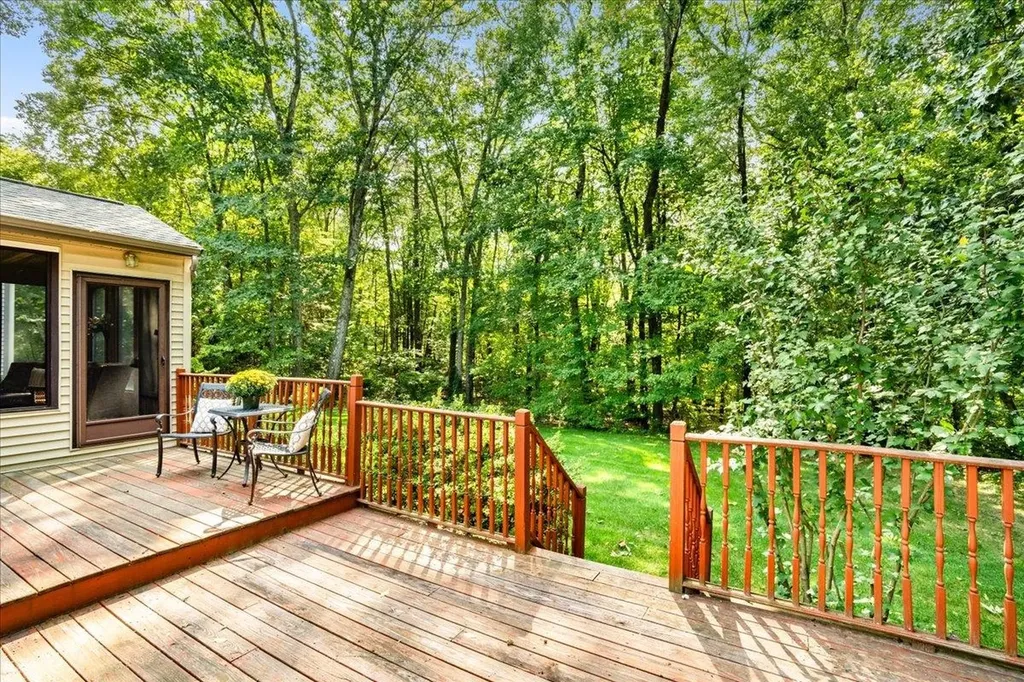 17 Melba Drive Hudson NH 03051