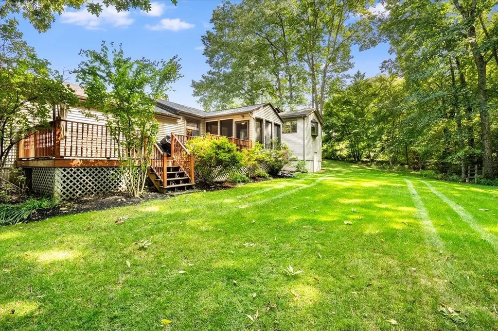 17 Melba Drive Hudson NH 03051