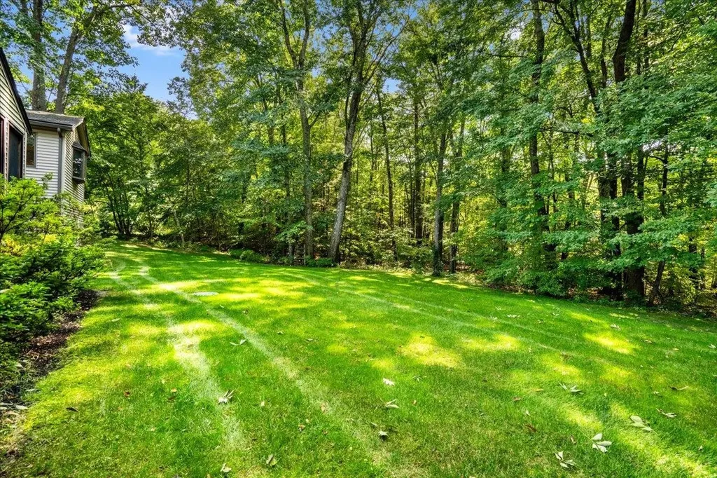 17 Melba Drive Hudson NH 03051