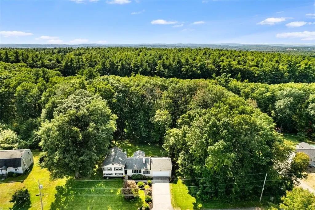 17 Melba Drive Hudson NH 03051