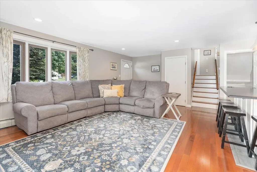 17 Melba Drive Hudson NH 03051