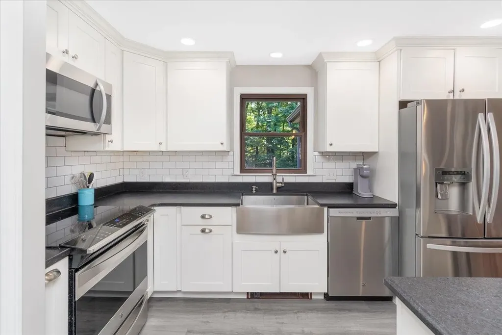 17 Melba Drive Hudson NH 03051