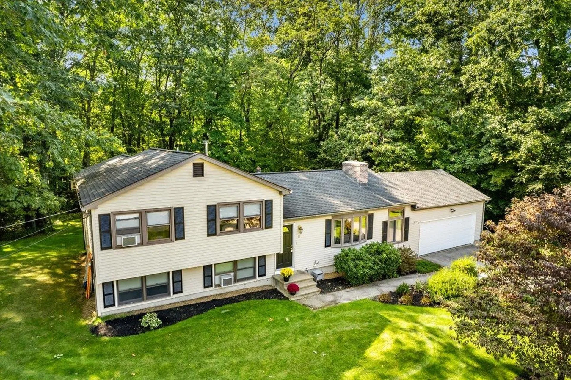 17 Melba Drive Hudson NH 03051