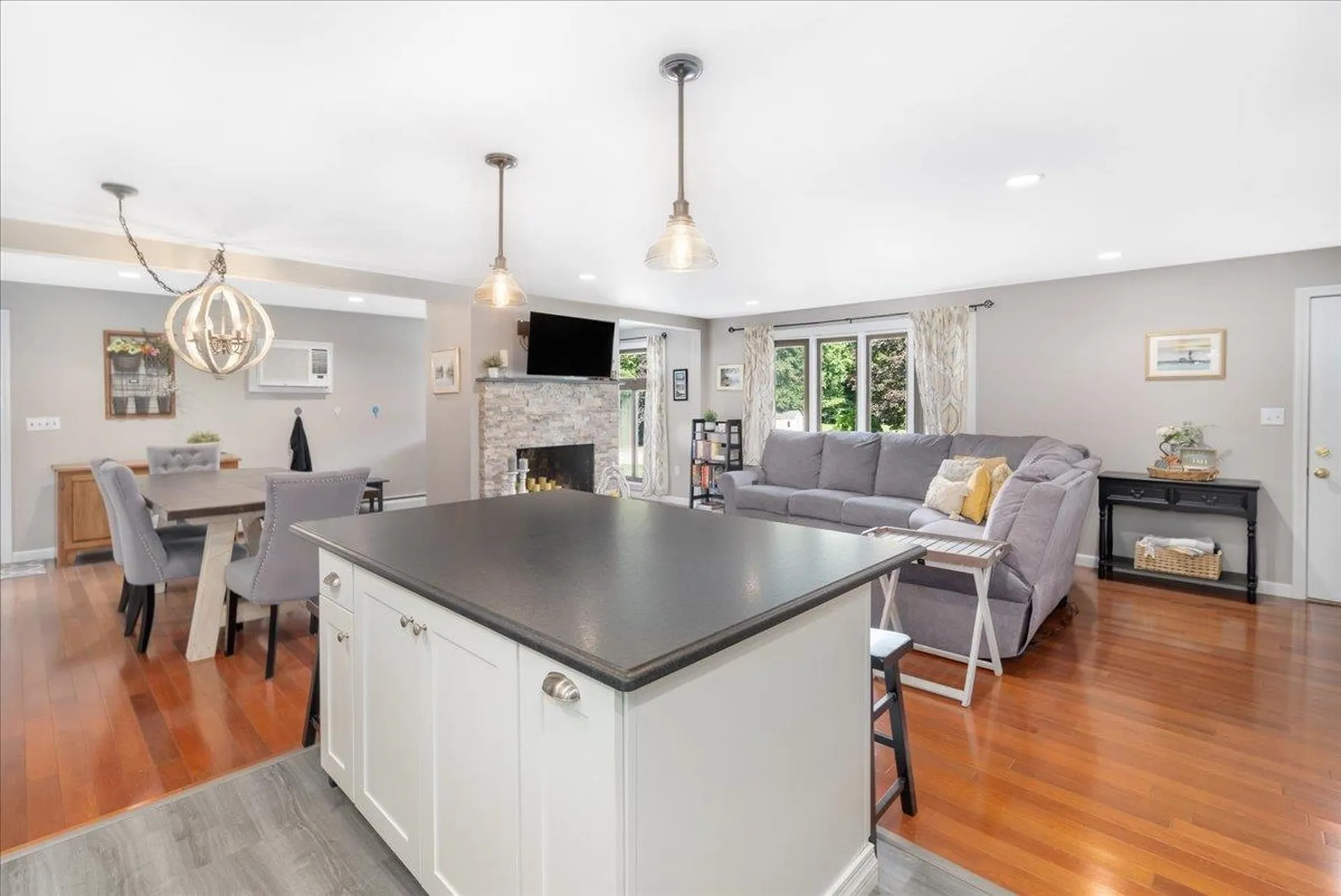 17 Melba Drive Hudson NH 03051