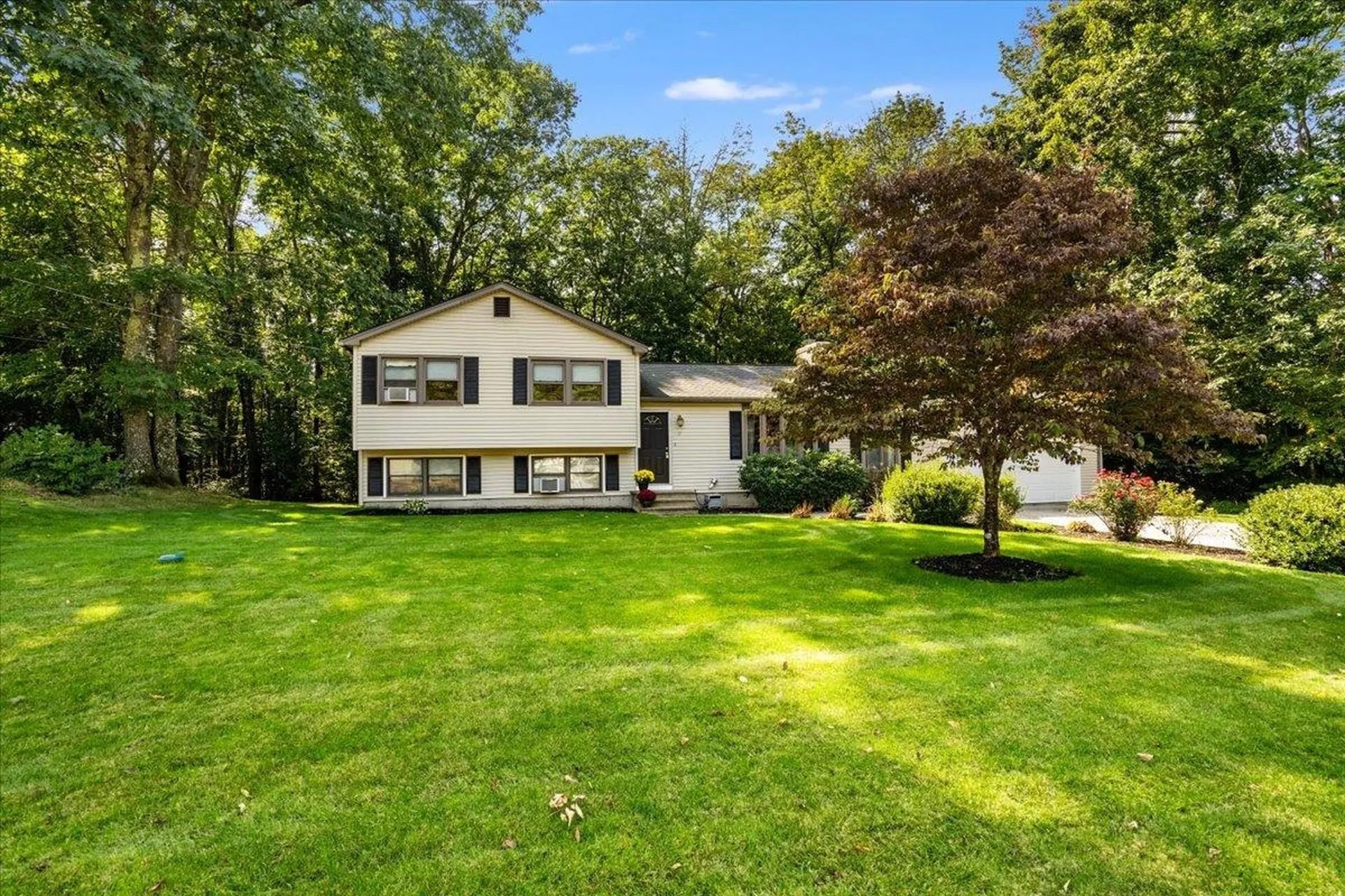 17 Melba Drive Hudson NH 03051