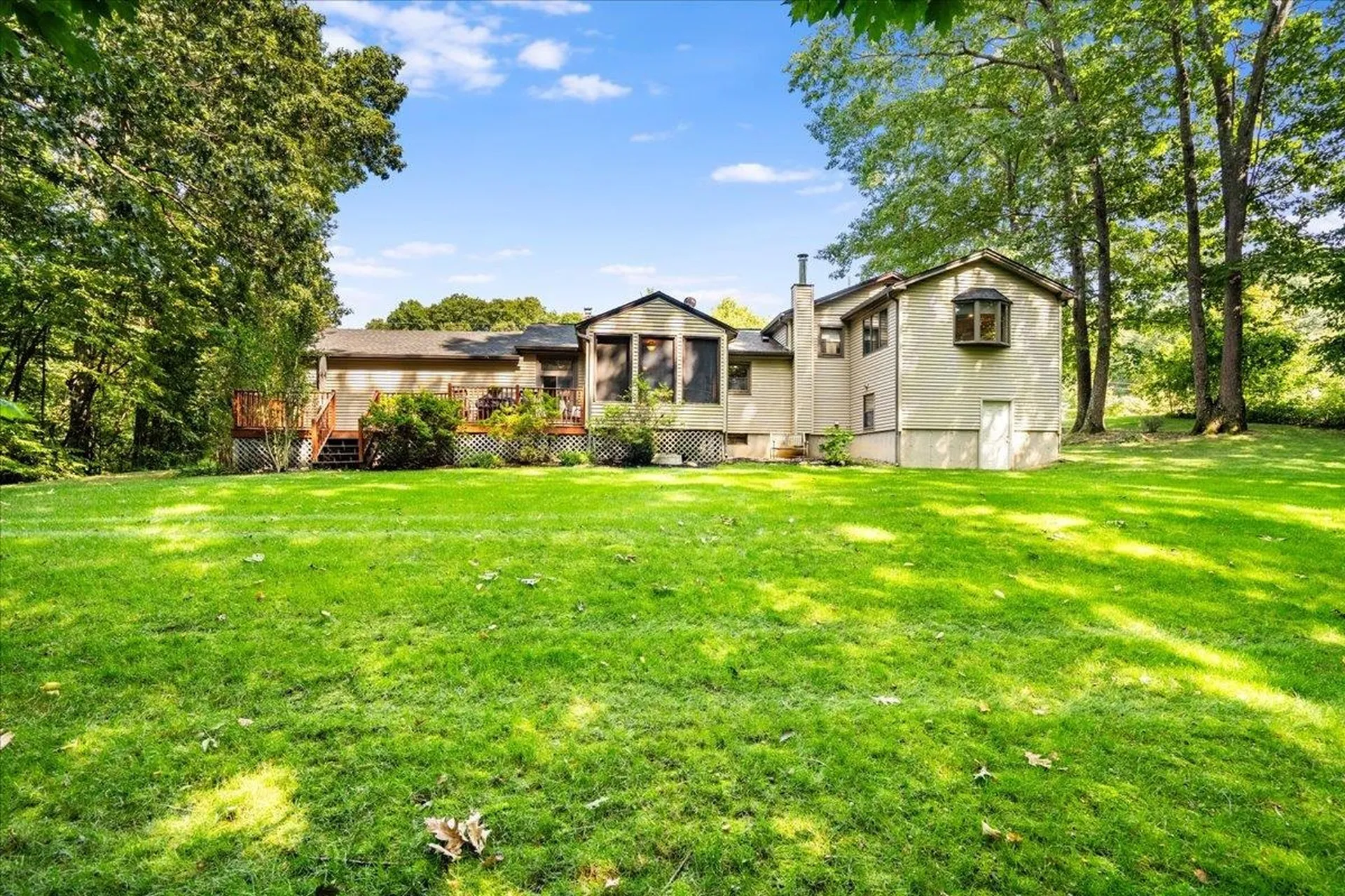 17 Melba Drive Hudson NH 03051