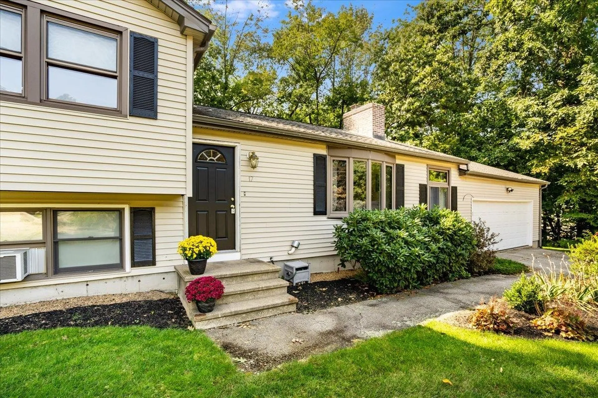 17 Melba Drive Hudson NH 03051