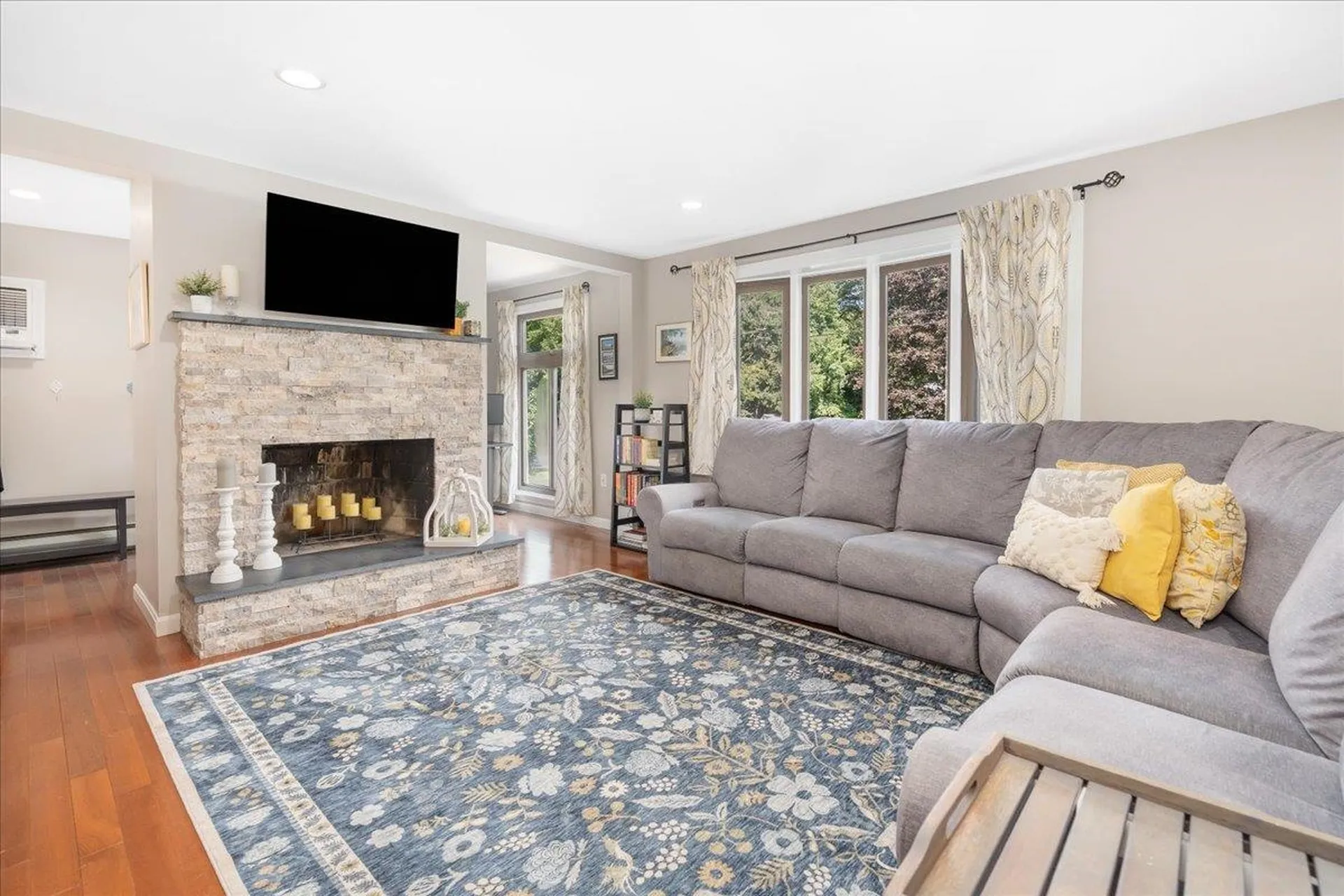 17 Melba Drive Hudson NH 03051