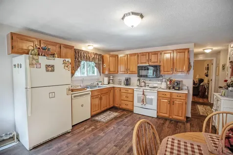 9 Squamscott Avenue Derry NH 03038