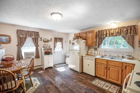 9 Squamscott Avenue Derry NH 03038