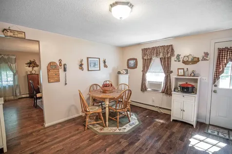 9 Squamscott Avenue Derry NH 03038