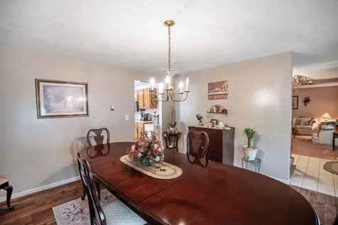 9 Squamscott Avenue Derry NH 03038