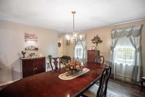 9 Squamscott Avenue Derry NH 03038