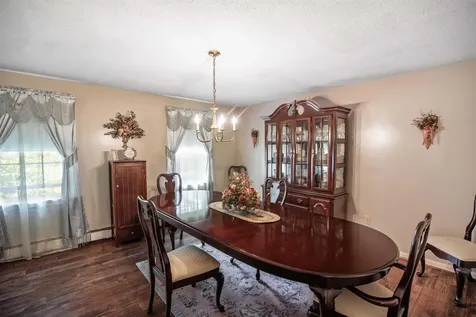 9 Squamscott Avenue Derry NH 03038