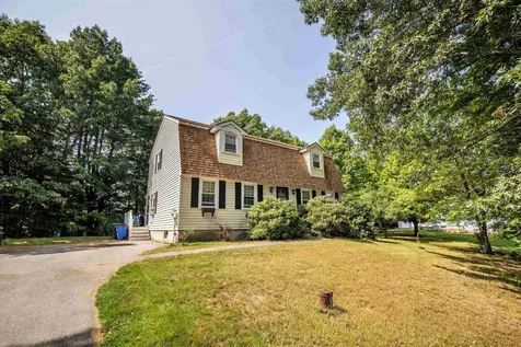 9 Squamscott Avenue Derry NH 03038