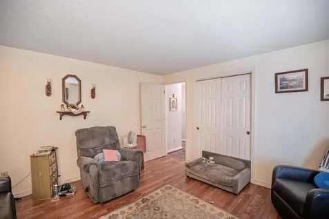 9 Squamscott Avenue Derry NH 03038