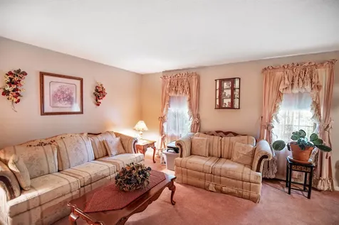 9 Squamscott Avenue Derry NH 03038