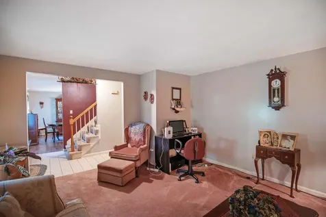 9 Squamscott Avenue Derry NH 03038