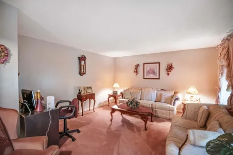 9 Squamscott Avenue Derry NH 03038