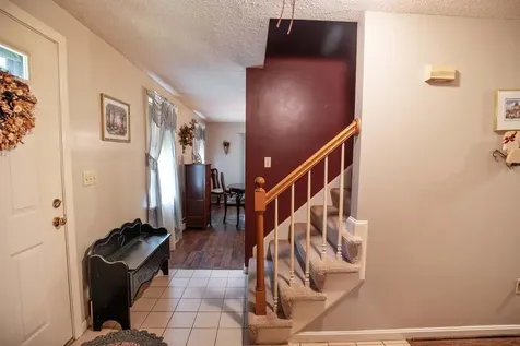 9 Squamscott Avenue Derry NH 03038