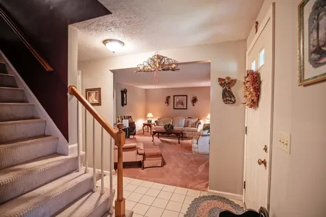 9 Squamscott Avenue Derry NH 03038