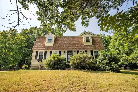 9 Squamscott Avenue Derry NH 03038