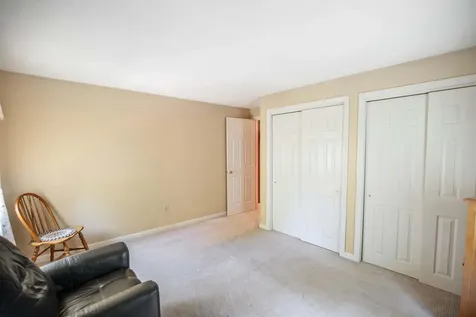 9 Squamscott Avenue Derry NH 03038