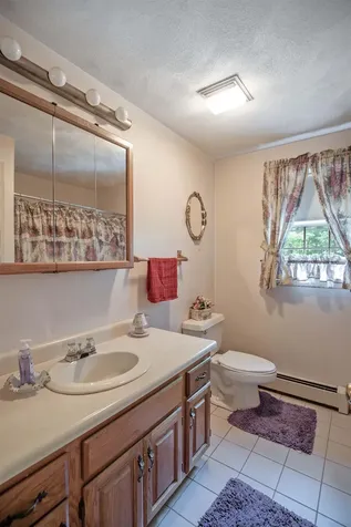 9 Squamscott Avenue Derry NH 03038