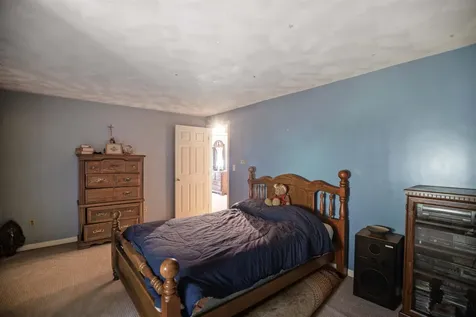 9 Squamscott Avenue Derry NH 03038