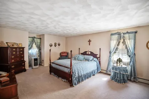 9 Squamscott Avenue Derry NH 03038