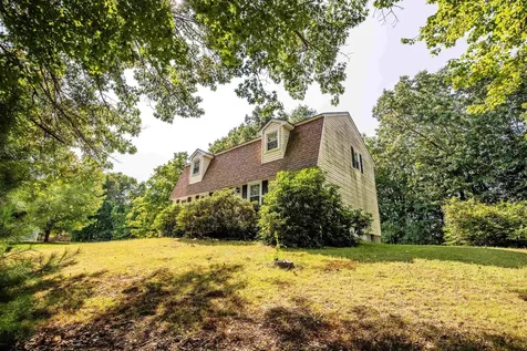 9 Squamscott Avenue Derry NH 03038