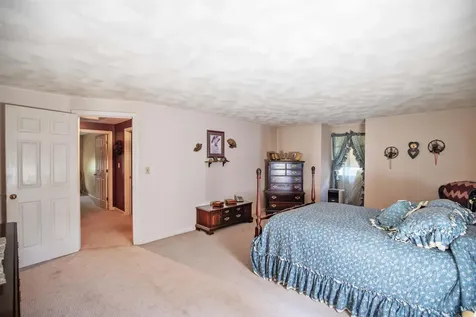 9 Squamscott Avenue Derry NH 03038