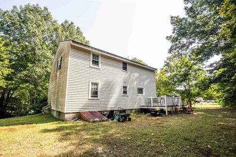 9 Squamscott Avenue Derry NH 03038