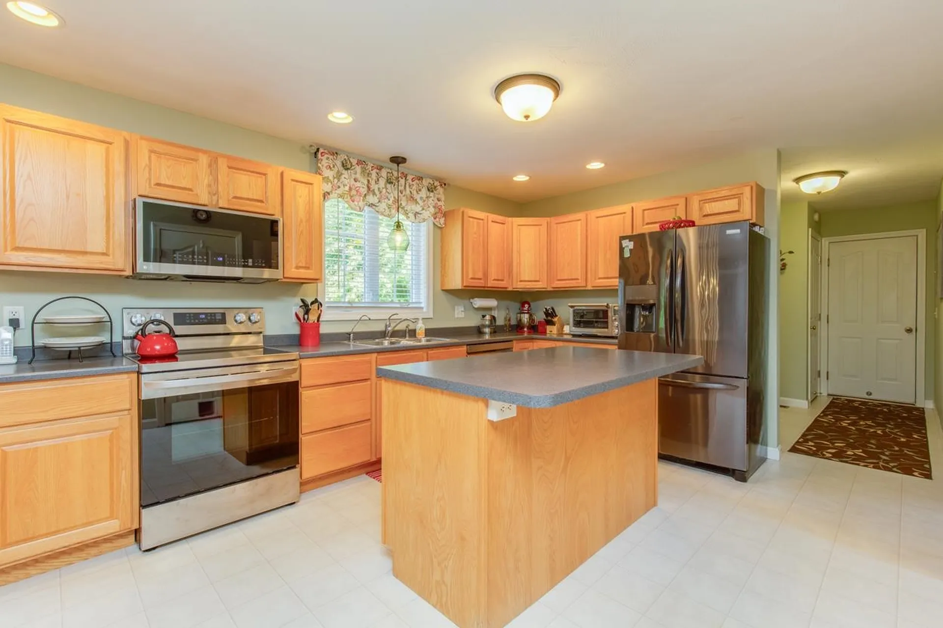 20 Sherman Drive Raymond NH 03077
