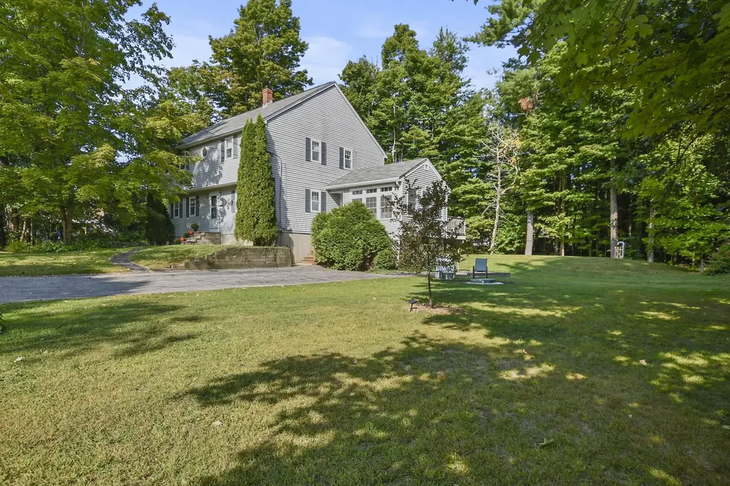 9 Independence Avenue Kingston NH 03848