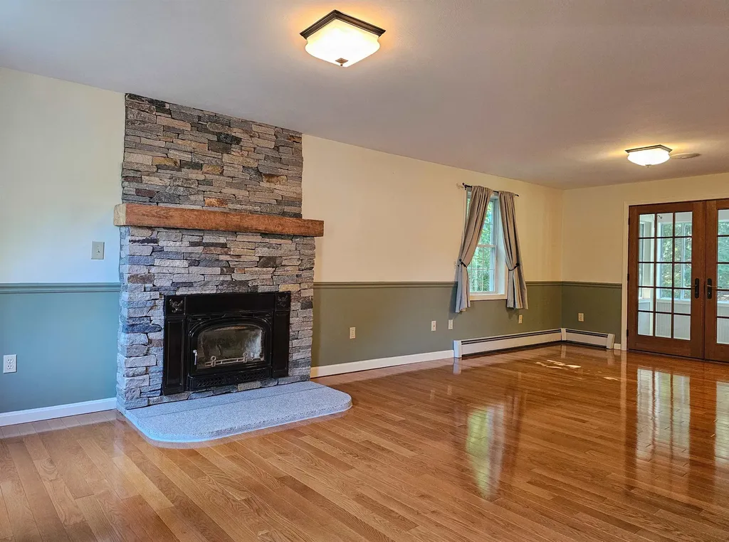 21 Cindy Drive Hooksett NH 03106