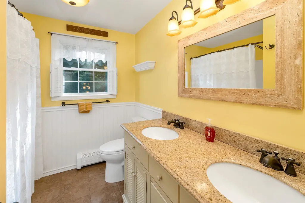 21 Cindy Drive Hooksett NH 03106