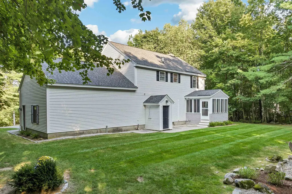 21 Cindy Drive Hooksett NH 03106