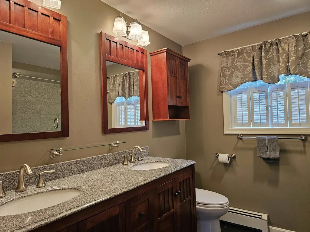 21 Cindy Drive Hooksett NH 03106