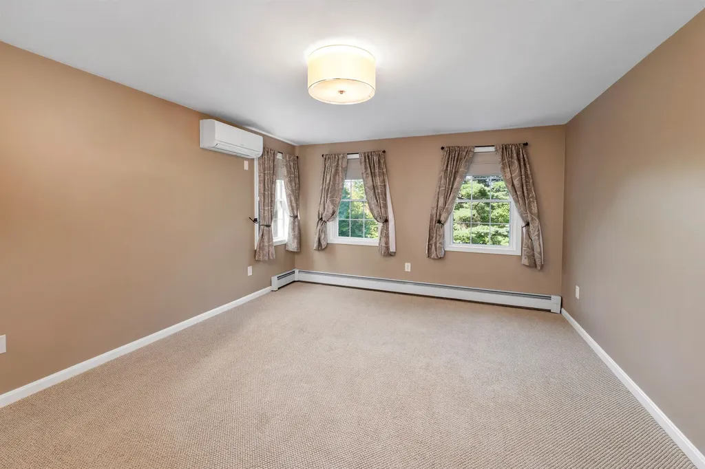 21 Cindy Drive Hooksett NH 03106