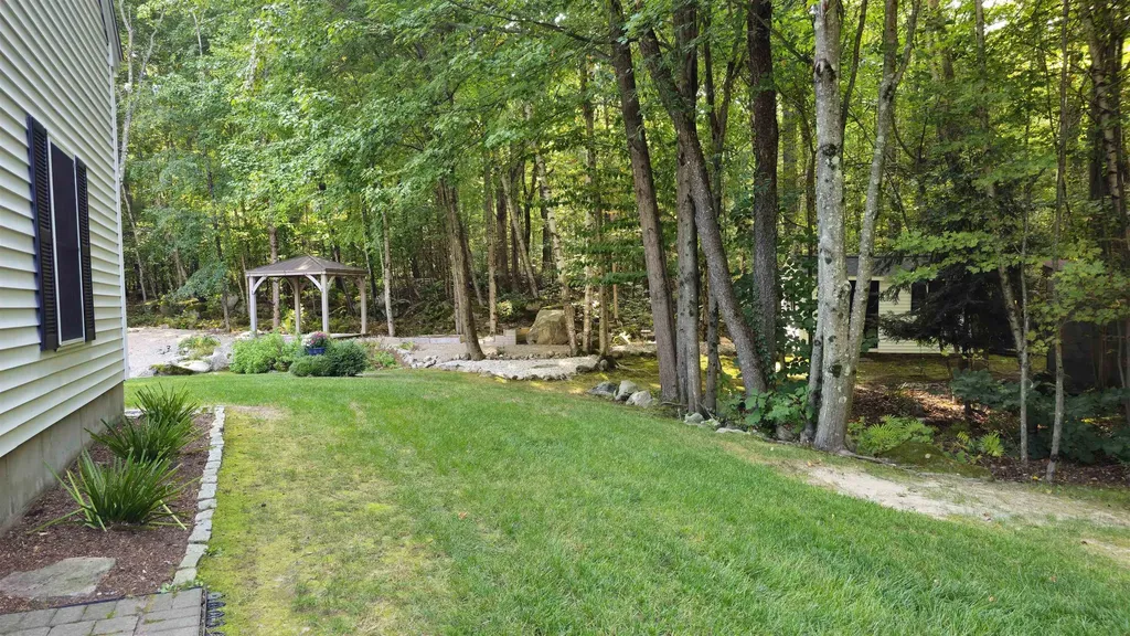 21 Cindy Drive Hooksett NH 03106