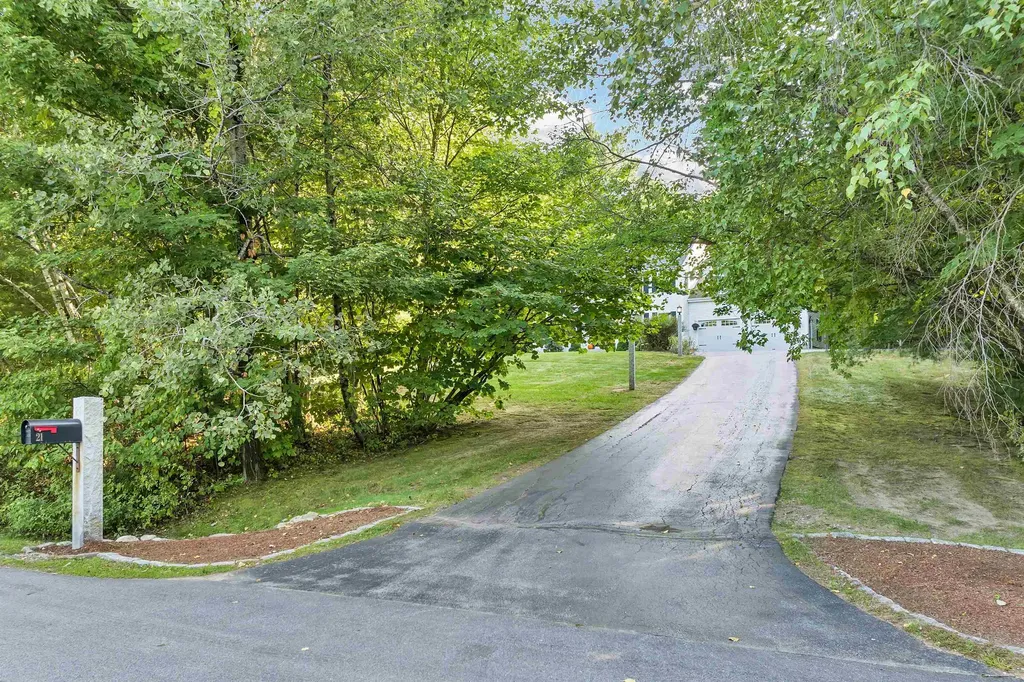 21 Cindy Drive Hooksett NH 03106