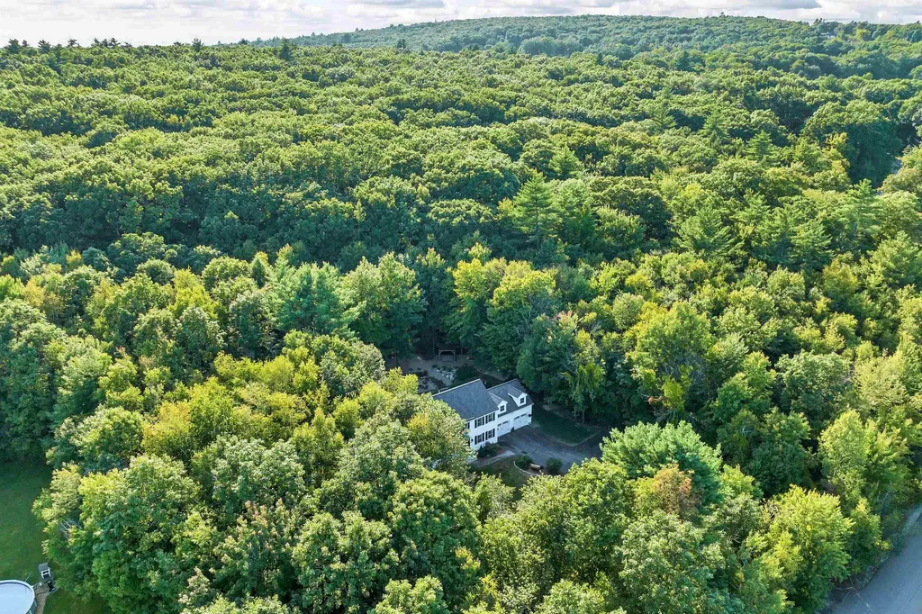 21 Cindy Drive Hooksett NH 03106