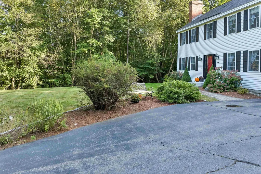 21 Cindy Drive Hooksett NH 03106