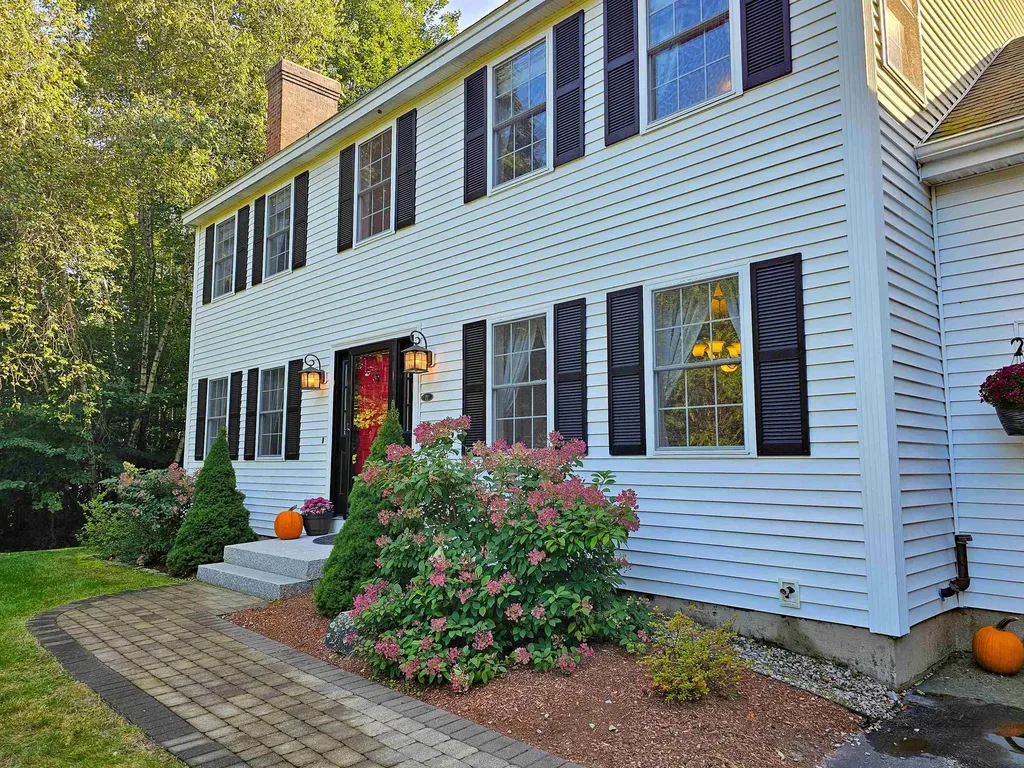 21 Cindy Drive Hooksett NH 03106