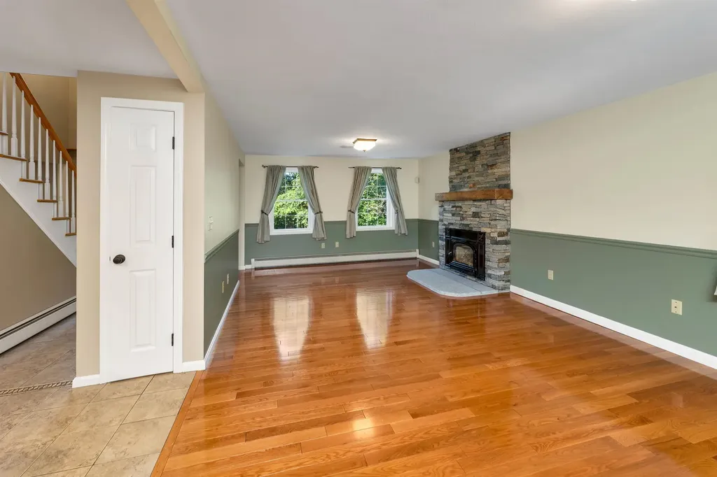 21 Cindy Drive Hooksett NH 03106