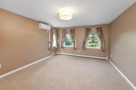 21 Cindy Drive Hooksett NH 03106